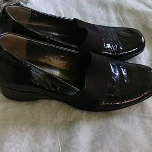 Naturalizer she's #5 comfort 6m.  No box.